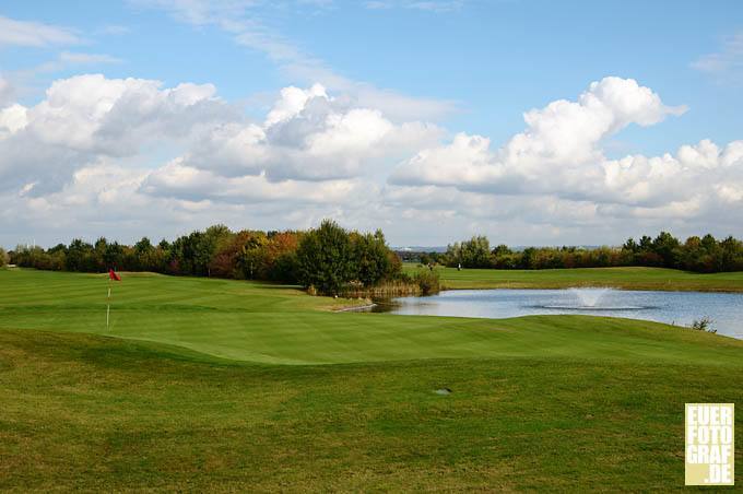 Hochzeit im Golfclub Sankt Urbanus, Köln. Dr. Velte Golf. Hochzeitsfotograf Köln